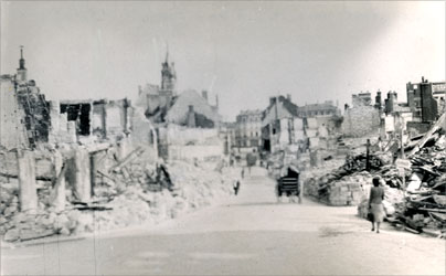 La rue Solférino en ruines Compiègne 1940