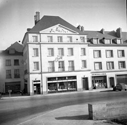 La Pharmacie de la Gare Compiegne 1950