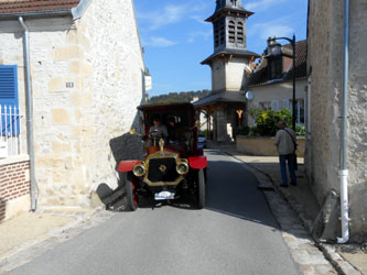 David Wraight avec son véhicule "Delaugere Clayette Vieux-Moulin