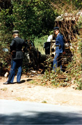 Les Gendarmes supervisant l'opération